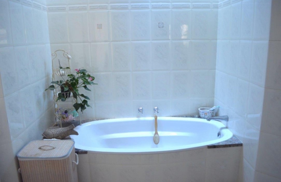 5 Bedroom Property for Sale in Wilkoppies North West